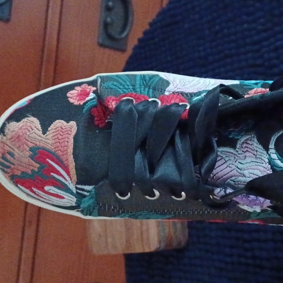 Hippie Black Floral Embroidered women's shoes - Picture 8 of 8